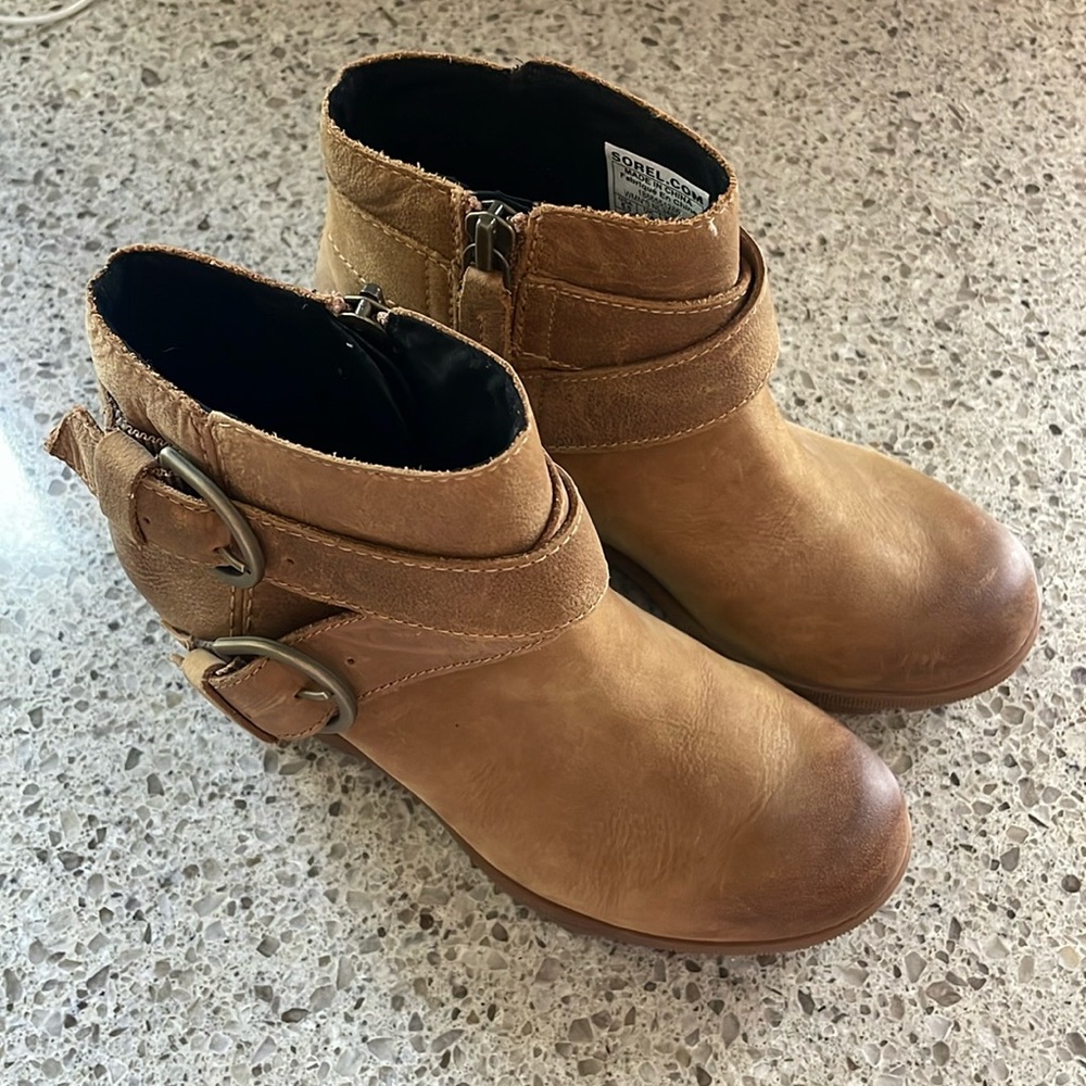 WOMEN'S JOAN OF ARCTIC™ WEDGE II BUCKLE BOOTIE size 5.5